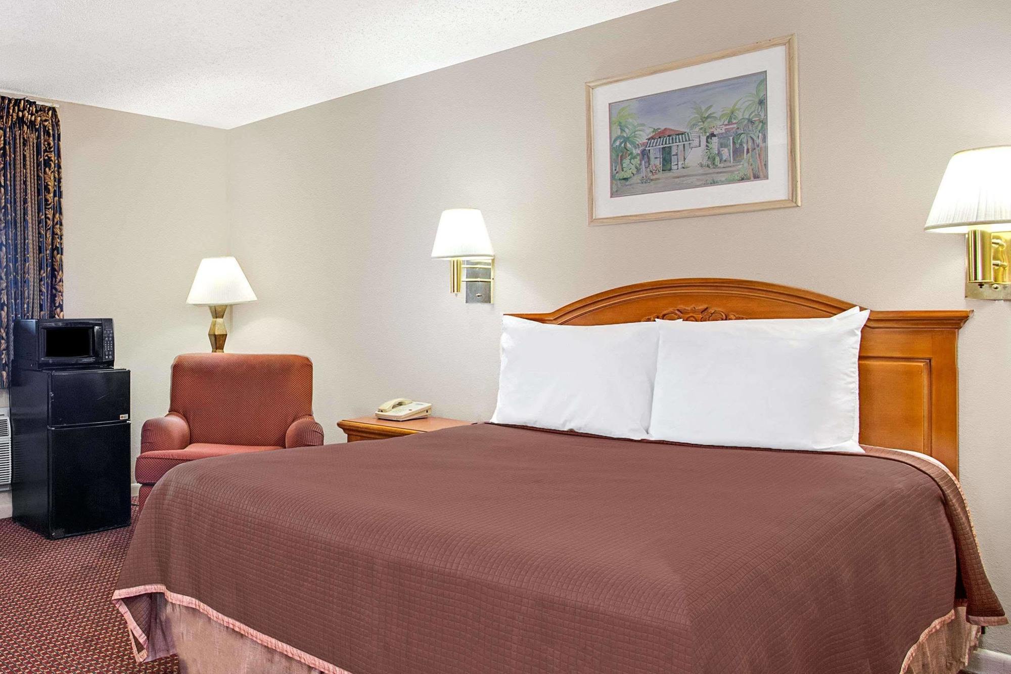 Airport Hotel 2*